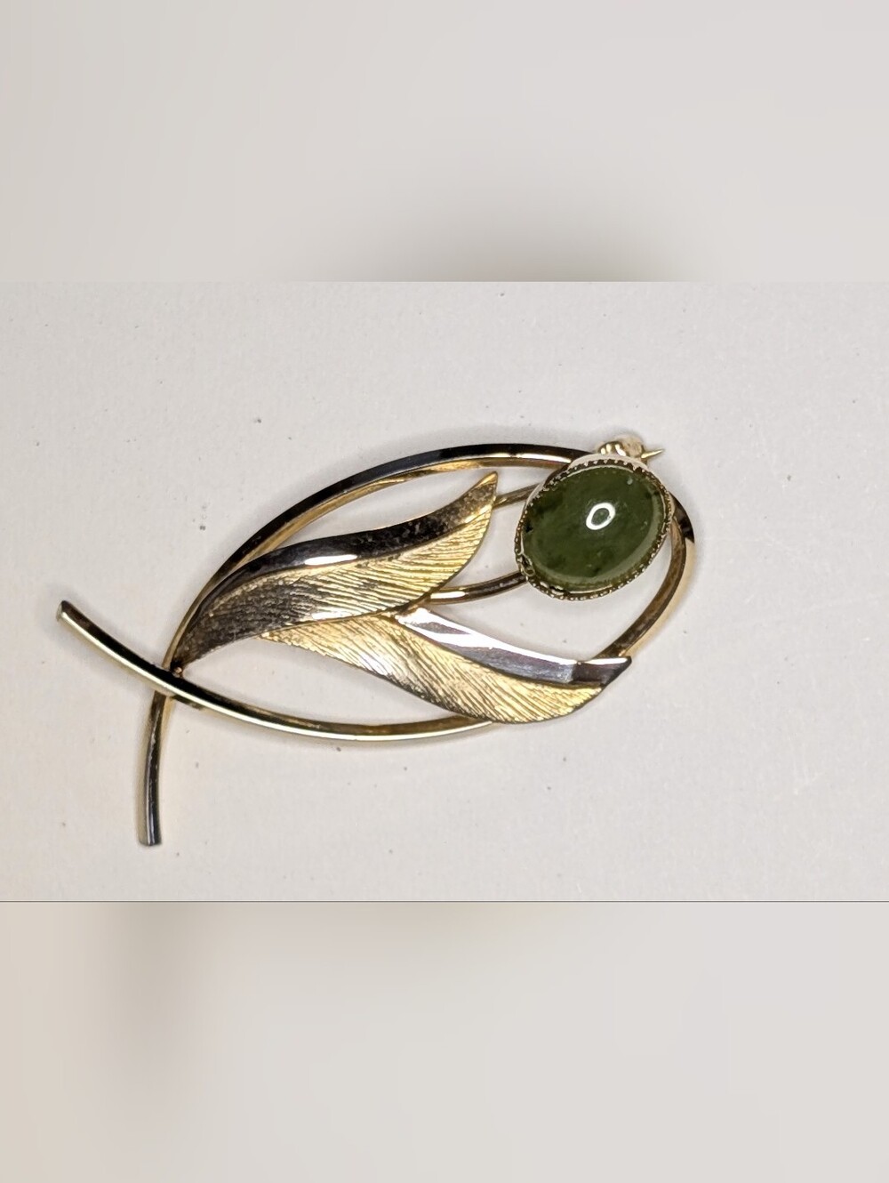 Signed ART 12K Gold Filled Openwork Tulip Brooch Green Nephrite Jade Pin